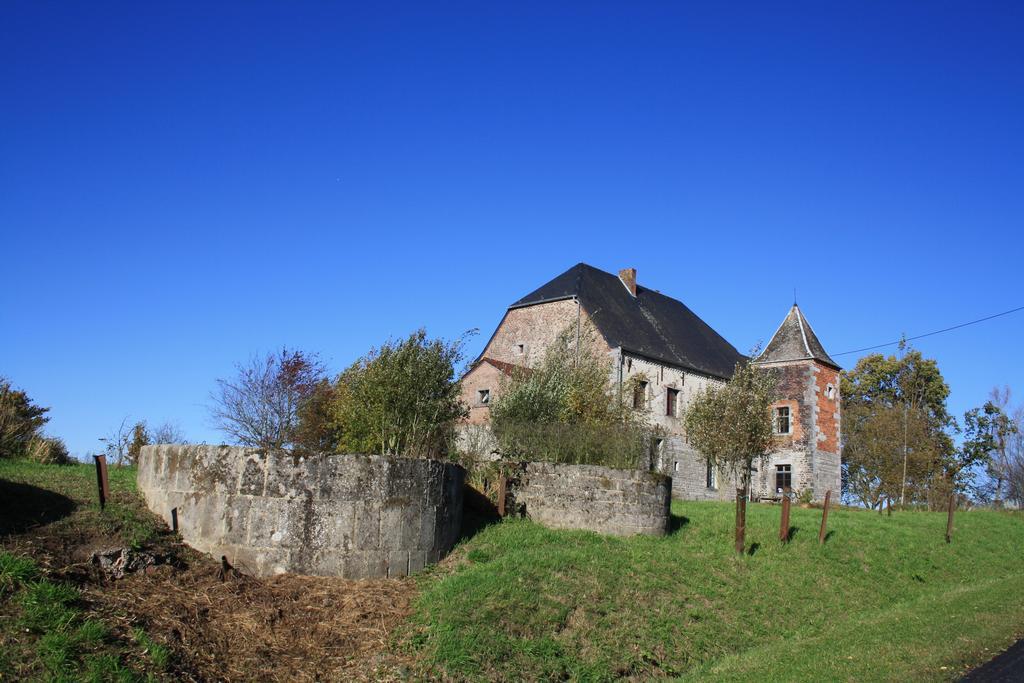 A L'Ombre Du Clocher Montbliart 外观 照片